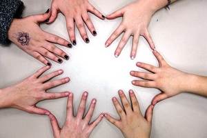 Hands - Network - katerha - Flickr_300x225