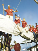 PIRATINVASJON I ÅLESUND. ÅLESUND BÅTFESTIVAL REDNINGSSELSKAPETS UNGDOMSSEILAS MED DEN GAMLE RÅSEILJEKTA PIRATINVASJON I ÅLESUND. ÅLESUND BÅTFESTIVAL REDNINGSSELSKAPETS UNGDOMSSEILAS MED DEN GAMLE RÅSEILJEKTA