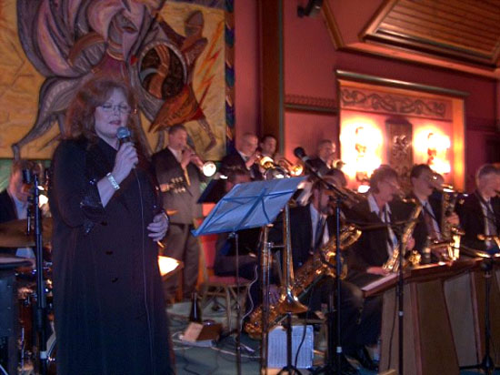 2004 - Konferansen, Ellen Nikolaysen på scenen