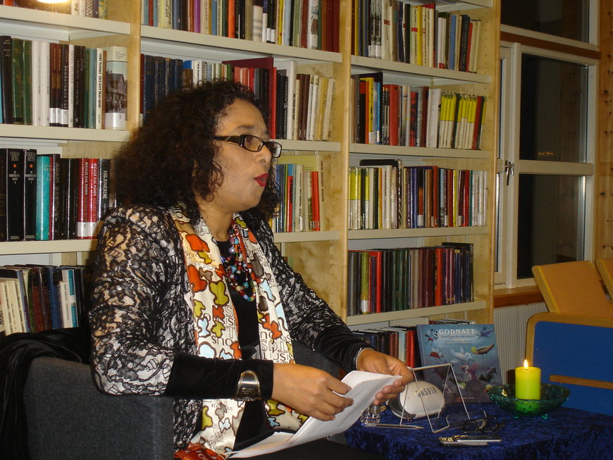 Zakia Khairhoum på biblioteket