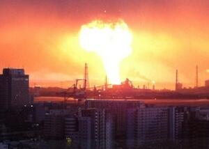 Refinery_explosion,_Japan_2011_earthquake_300x214