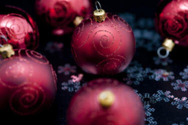 christmas_baubles_snowflakes_300x200