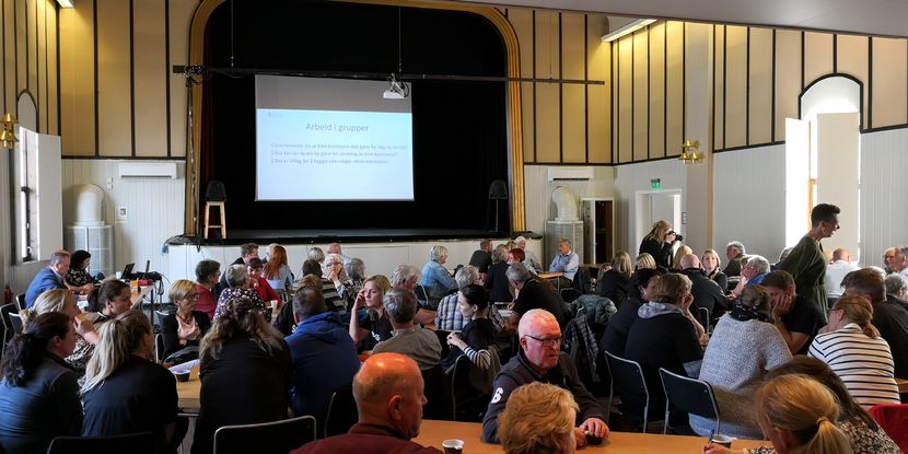 Bilde frå bymøtet i Måløy 22