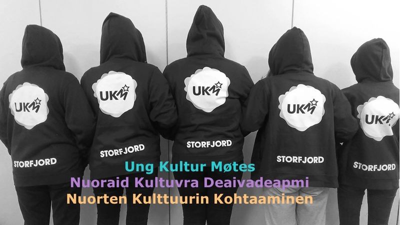 UKM på tre spåk