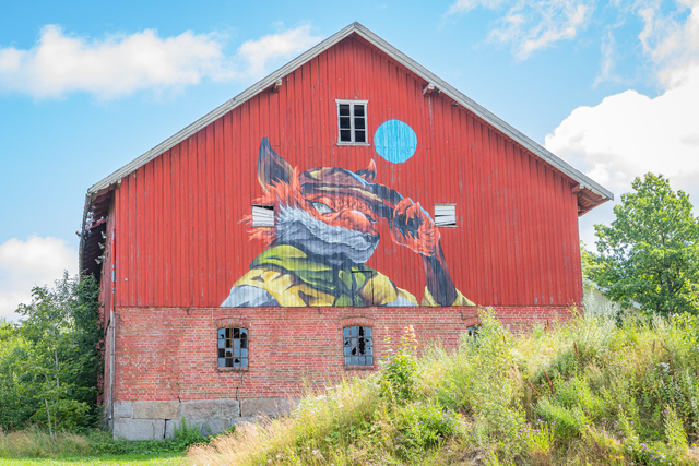 Gatekunst på Nordby gård av kunstner Mathis Anvik