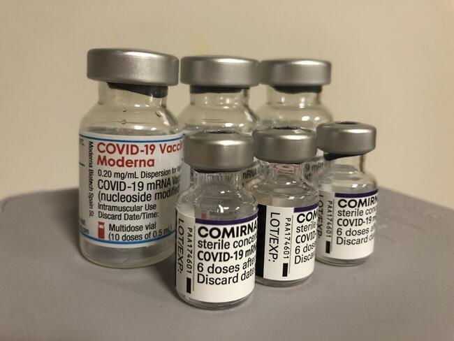 Moderna og Pfizer vaksine. Vestby vaksinesenter.