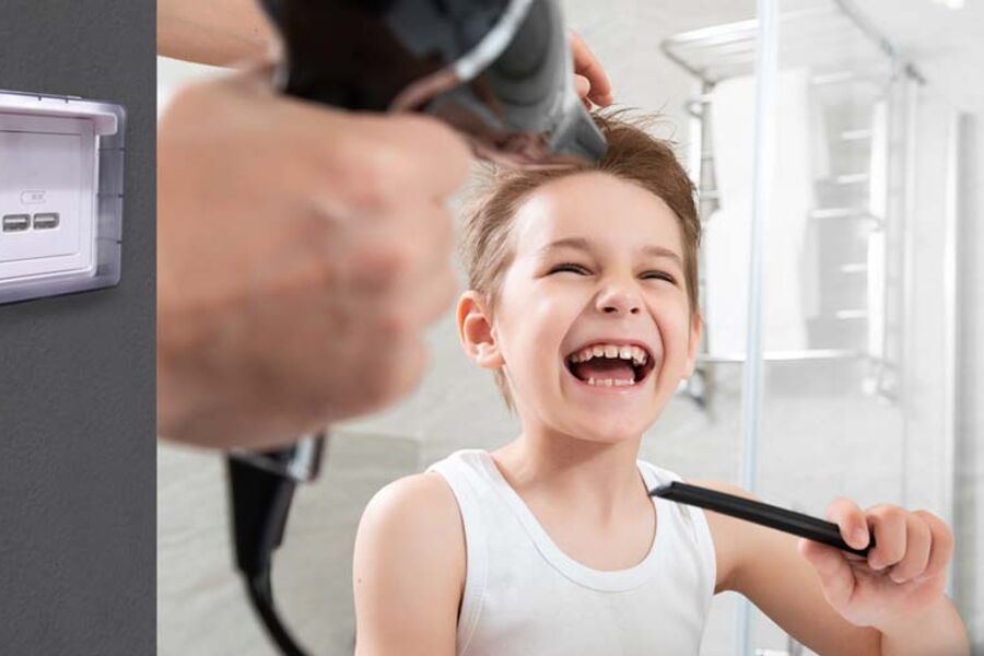 USB-UTTAK PÅ BADET: Den nye universalkapslingen IP44 har våtrom og fuktutsatte omgivelser som sine typiske bruksområder.