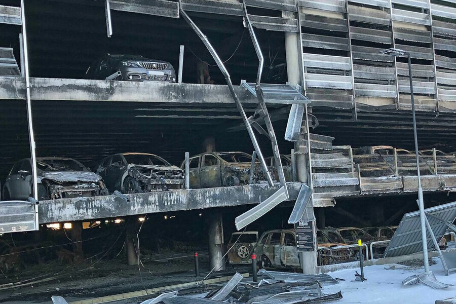 Slik så det ut etter den kraftige brannen i p-huset på Sola flyplass 7. januar 2020. Foto: Tryg Forsikring