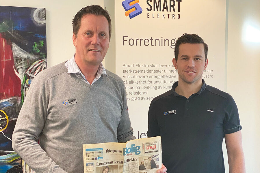 Thor Bergli, daglig leder og eier av suksessbedriften Smart Elektro, er ikke imponert av det nettselskapene har bidratt med av innovasjon for å lette presset på nettet. - De er monopolister og har vært negative til smarte målere i 20 år. Nå må vi snart bli ferdig med pilotprosjektene, sier han. På bildet er også bedriftens markeds- og IT-ansvarlig Ole Morten Furseth.