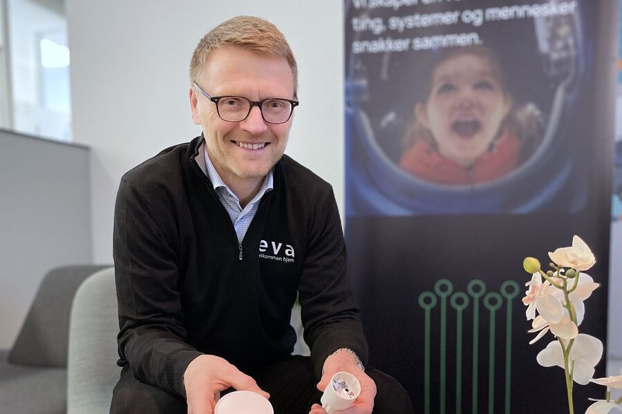 Eva skal bidra til at alle kan skape seg et smart hjem, og består av en komplett smarthusløsning med app til hub, vannsensor, strømmåleravleser, bevegelsessensor, smartplugg og andre sensorer. I tillegg er systemet åpent så du kan bruke sensorer fra andre leverandører som er Zigbee-sertifiserte. - Nå står vi foran en bred utrulling av Eva i det norske markedet, sier Sondre Aarrestad, daglig leder i Datek Smart Home AS til Elektro 24-7.