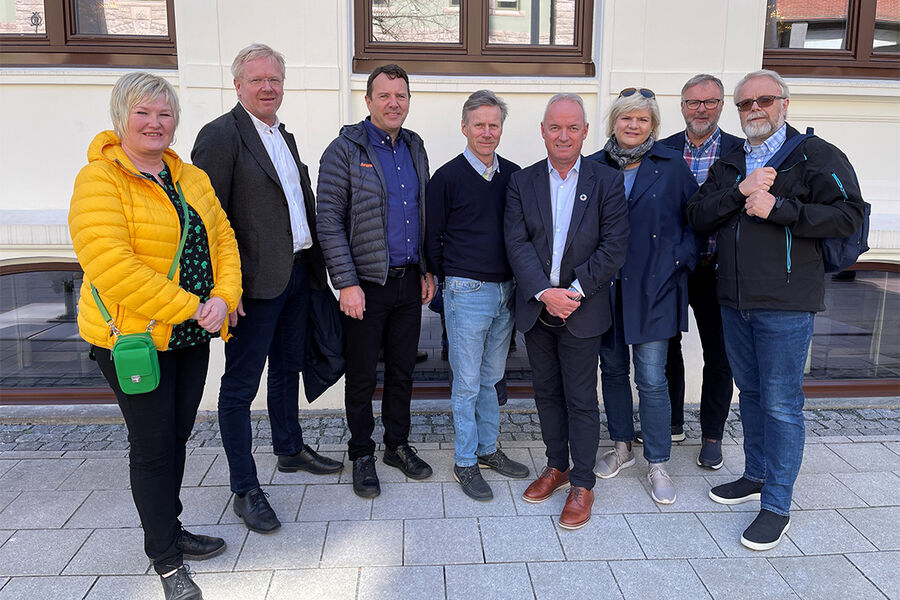 Nelfo slår sammen regionkontorene i Nordland og Troms og Finnmark. (f.v) Monika Ø. Pedersen (regionsjef), Stein Windfeldt, Ingemund Mjøen, Dag Blix, Tom E. Kristiansen (ny styreleder i Nelfo Nord), Anne Kristin Brekke og Trond-Morten Røst (daglig leder i Nelfo Nord). (Foto: Nelfo)