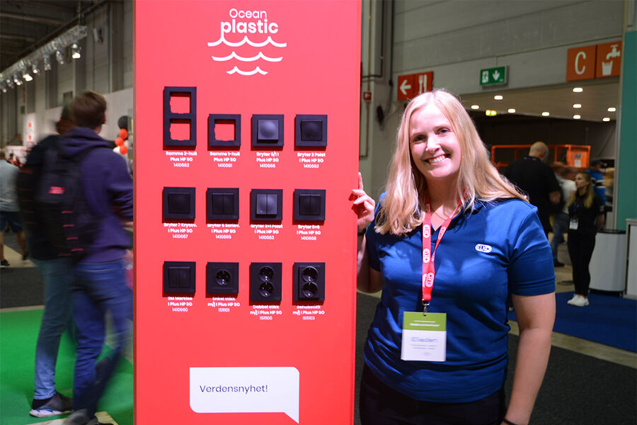 Produktmarkedsansvarlig Henriette Fischer i Elko kan fortelle at de har fått utrolig mange positive tilbakemeldinger på lanseringen av sin havplastkolleksjonen Ocean plastic som de lanserte tidligere i vinter. De har som første leverandør i verden tatt i bruk resirkulert havplast når de lager stikkontakter, brytere og rammer.
