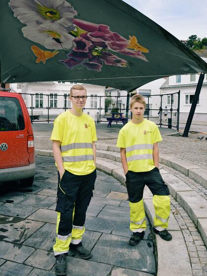 Sigurd Birkeland og Kjell Netland på jobb i sentrum.