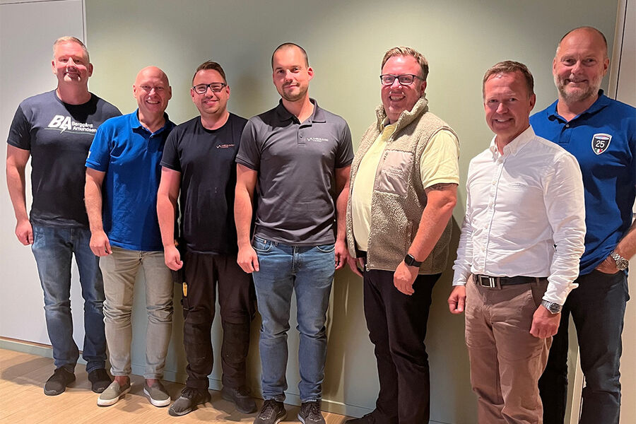 Fra høyre mot venstre: Erik André Andersen (distriktssjef BA Servicesenter Oslo), Geir Syversen (daglig leder Norgeseliten) og Lars Erik Hoelsæther (daglig leder HRS Elektro AS).