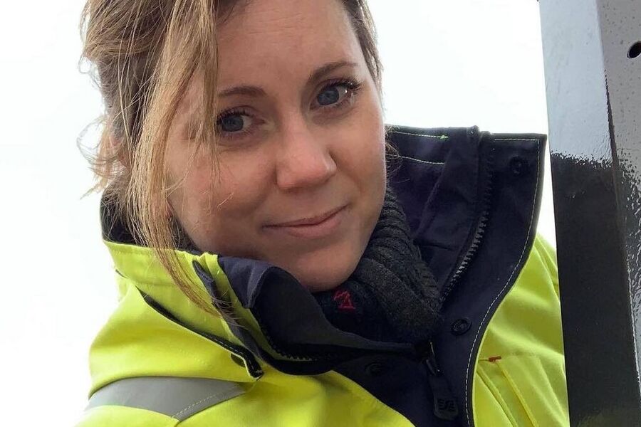 - Om jeg kan være et forbilde for å få andre til å velge yrkesfag, er jeg veldig glad for det, sier Mari Stormark Helland, som  er kåret til Norges hyggeligste elektriker 2022. Foto: privat. 