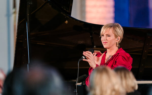 Silje Nergaard i Lillehammer kirke. Foto: Dølajazz/Samuel Andersen