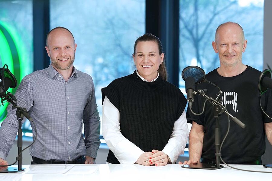 onas Henni Normann, bærekraftssjef i Schneider Electric fra venstre, her sammen med Carine Blyverket i Entra og Peter Jetzel fra Rebel-bygget i Oslo.