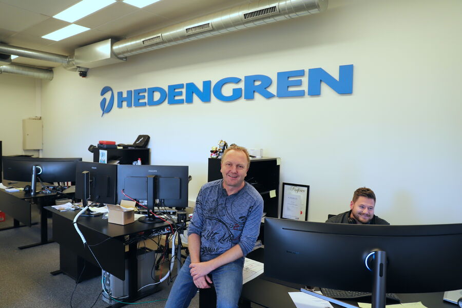 Geir Vangen har jobbet med brann- og nødlyssystemer i snart 25 år, og merker stor forskjell i holdningen til byggeiere som skal drifte bygget selv og de som skal selge det. – Det er dumt å spare penger på sikkerheten til de som skal bruke bygget, minner han om. 