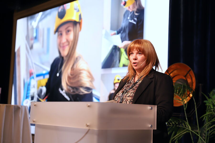 - Vi må gjøre mer sammen for å snakke opp elektrobransjen og øke kvinneandelen, mener markeds- og HMSK-sjef Inger Lise Svendsen i Gagama Elektro i Hammerfest.