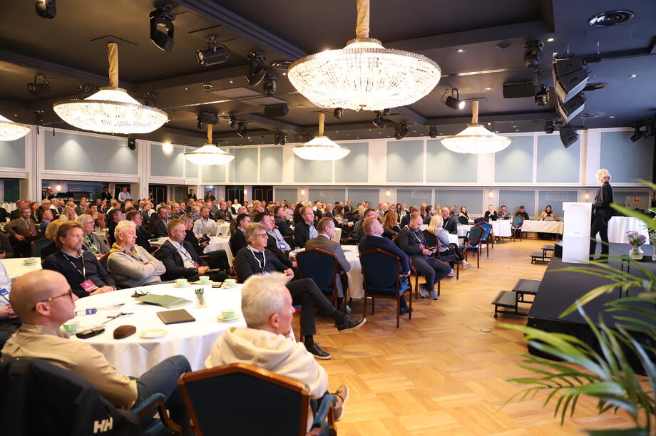 Mer enn 200 deltagere fylte festsalen på Hotell Grand i Oslo til randen.