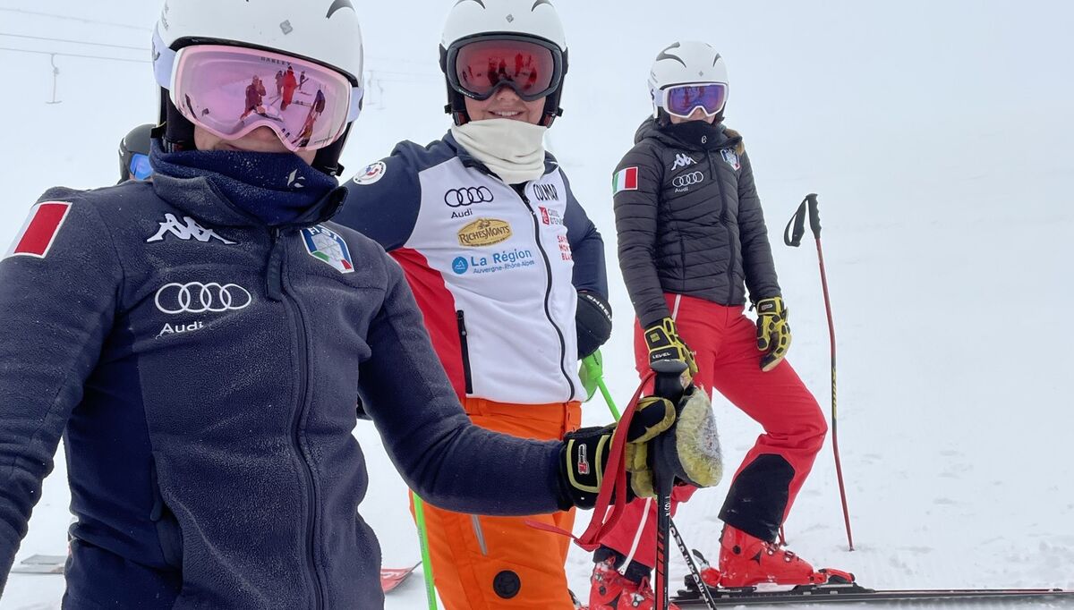 Ullensaker Skiklubb Alpint har et alpintilbud til barn og ungdom, og har rundt 50 aktive alpinister. I tillegg til egne medlemmer, åpner de alpinbakken for allmennheten i skolenes vinterferie.