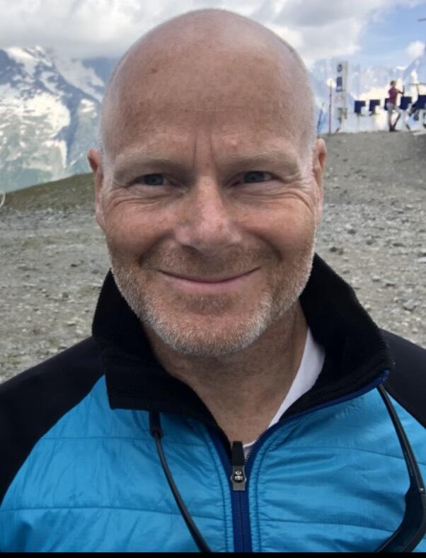 – Det ville vært tragisk om vi ikke kunne ha brukt snøkanonene når kulden kommer, sier Even Sæterøy Mannion (innfelt), alpinklubbens leder og pappa til en U16-alpinist.
