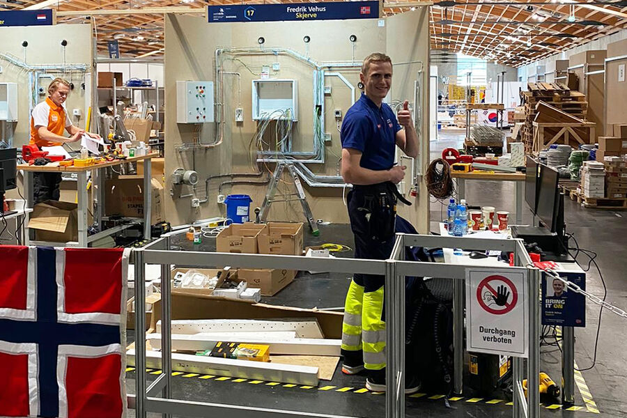 Fredrik Nyhus Skjerve ble nummer tre i VM for elektrofaget som ble arrangert denne helgen i Østerrike. Adm. direktør i NTM Elektro , Svein Erik Svarte, hedrer Skjerve, og mener dette rett og slett var en stor bragd. 