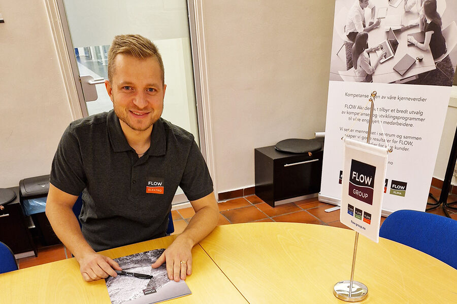 Simon Haaster, salgs og markedsansvarlig i FLOW Elektro Oslo Vest, er svært fornøyd med avtalen de har tegnet med E20 Energy.