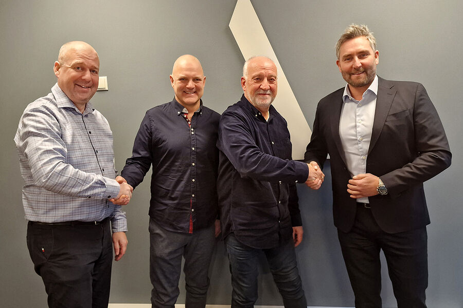 Her ser vi representanter fra Bakke El-Installasjon AS og Instalco Norge i forbindelse avtaleinngåelsen.
