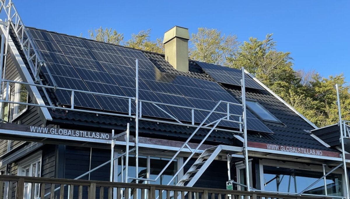 NEKs fagsjef Tommy Lundekvam har fått solcelleanlegg på taket på sin private bolig. Foto: NEK