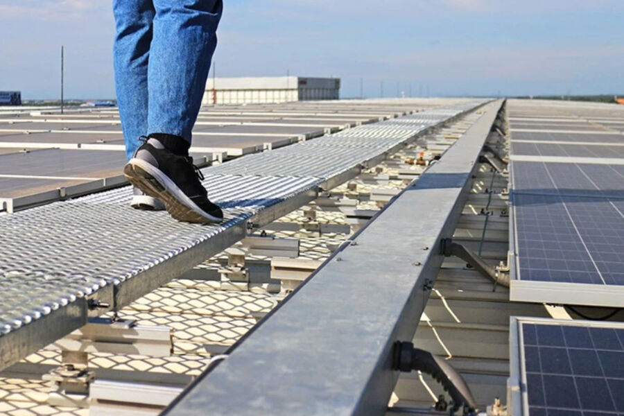 Støtte til å installere solcelleanlegg er et av de mest populære tiltakene bedriftene har søkt om støtte til via regjeringens energitilskuddsordning.