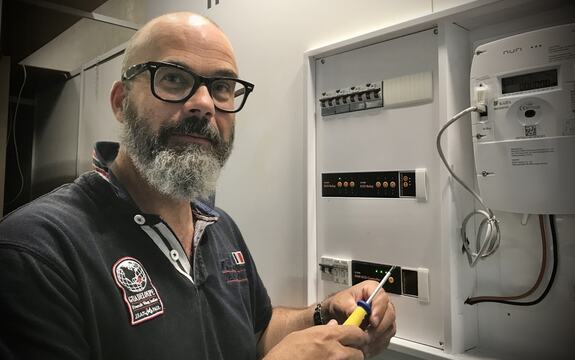 Ekspert på strømsparing: Torfinn Solem Schifloe i Sikom AS. (Foto: Sikom)
