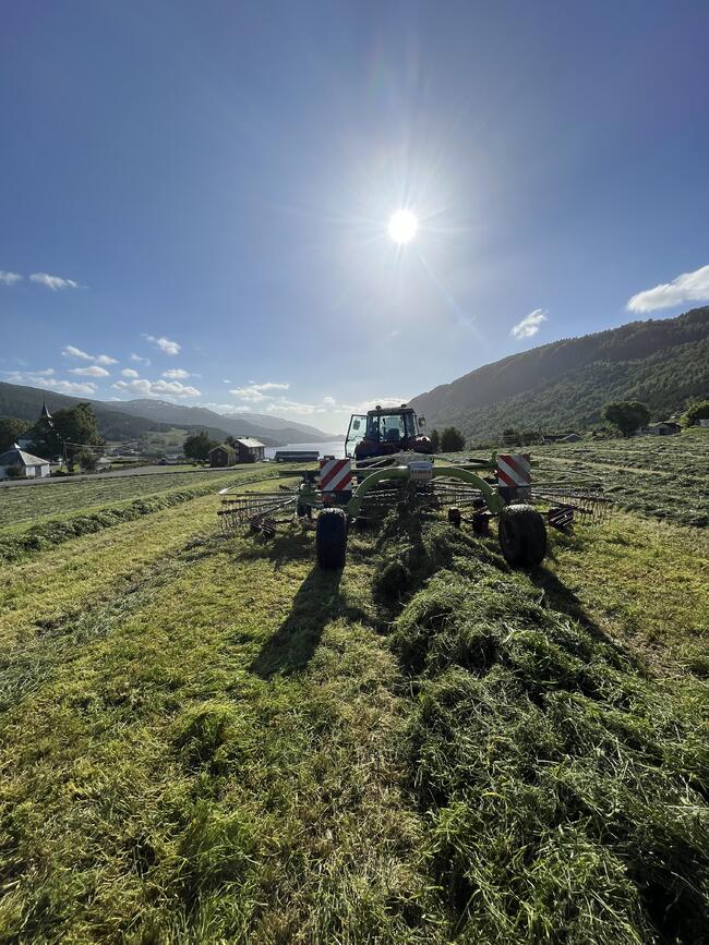 Bilde: En traktor på Vinjeøra. Fotograf Andreas Lian