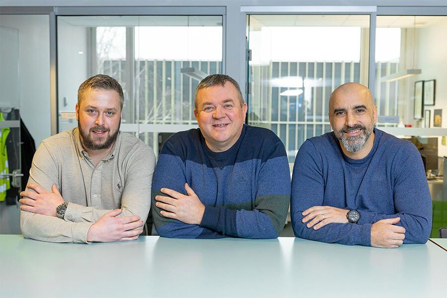 På bildet ser vi: Lasse Svendsen (t.v.), Torgny Volden og Atilla Duran i Assemblin Service Oslo. (Foto: Thomas Andersen)