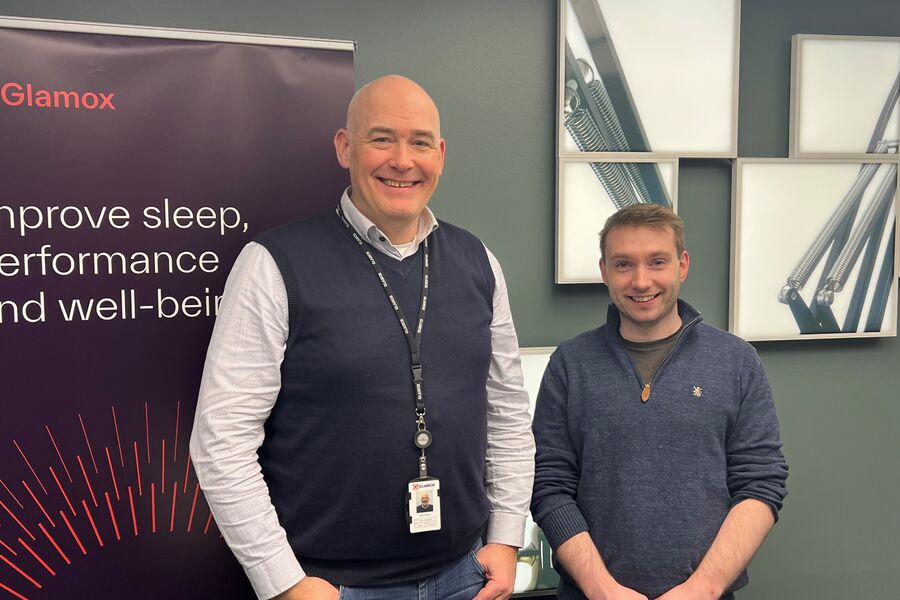 Utfasingen burde ideelt sett ha startet for minst ett år siden, mener KAM Vidar Tronsaune og KAM Glen Møller hos belysningsleverandøren Glamox AS