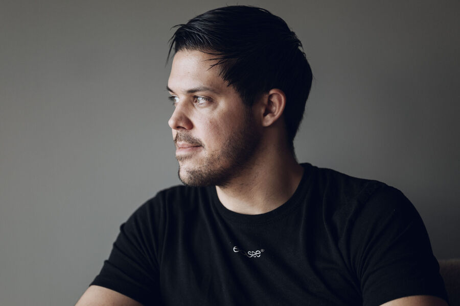 Jonas Helmikstøl, gründer og CEO i Easee, reagerer kraftig på det svenske elsikkerhetsverkets konklusjon etter ladetesten, og manglende vilje til å kommunisere.