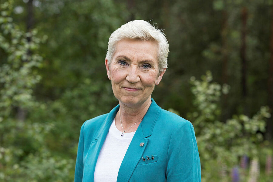 LO, her ved leder Peggy Hessen Følsvik, har plukket ut 43 bedrifter organisert i EL og IT Forbundet i det første streikeuttaket. Foto: LO