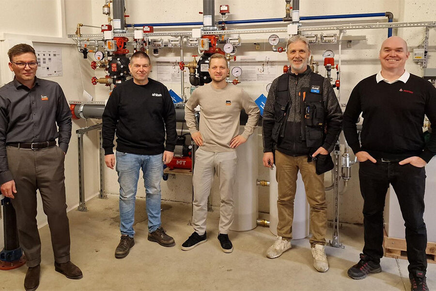 På bildet ser vi fra venstre, Johan Hedlund, daglig leder, FLOW Elektro Oslo Vest Rune Bals, salgsansvarlig VVS i Ahlsell Simon Haaster, salgs- og markedsansvarlig, FLOW Elektro Oslo Vest, Jan Åge Bråthen, fagansvarlig sprinkler, FLOW Meisingset VVS, og Frode Trondsen, salgsingeniør Elotec.