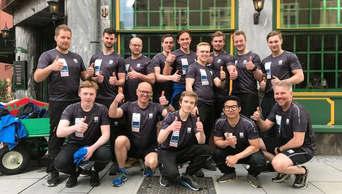 Harstad Elektro kommer med ni ansatte til Nelfos Teknologikonferanse i Oslo. Bildet er fra bedriftens deltagelse i Holmenkollstafetten 2019.