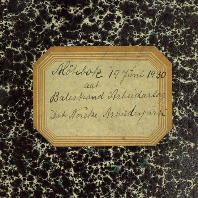 Ytterpermen på møtebok 1930-1940 for Balestrand Arbeidarlag.