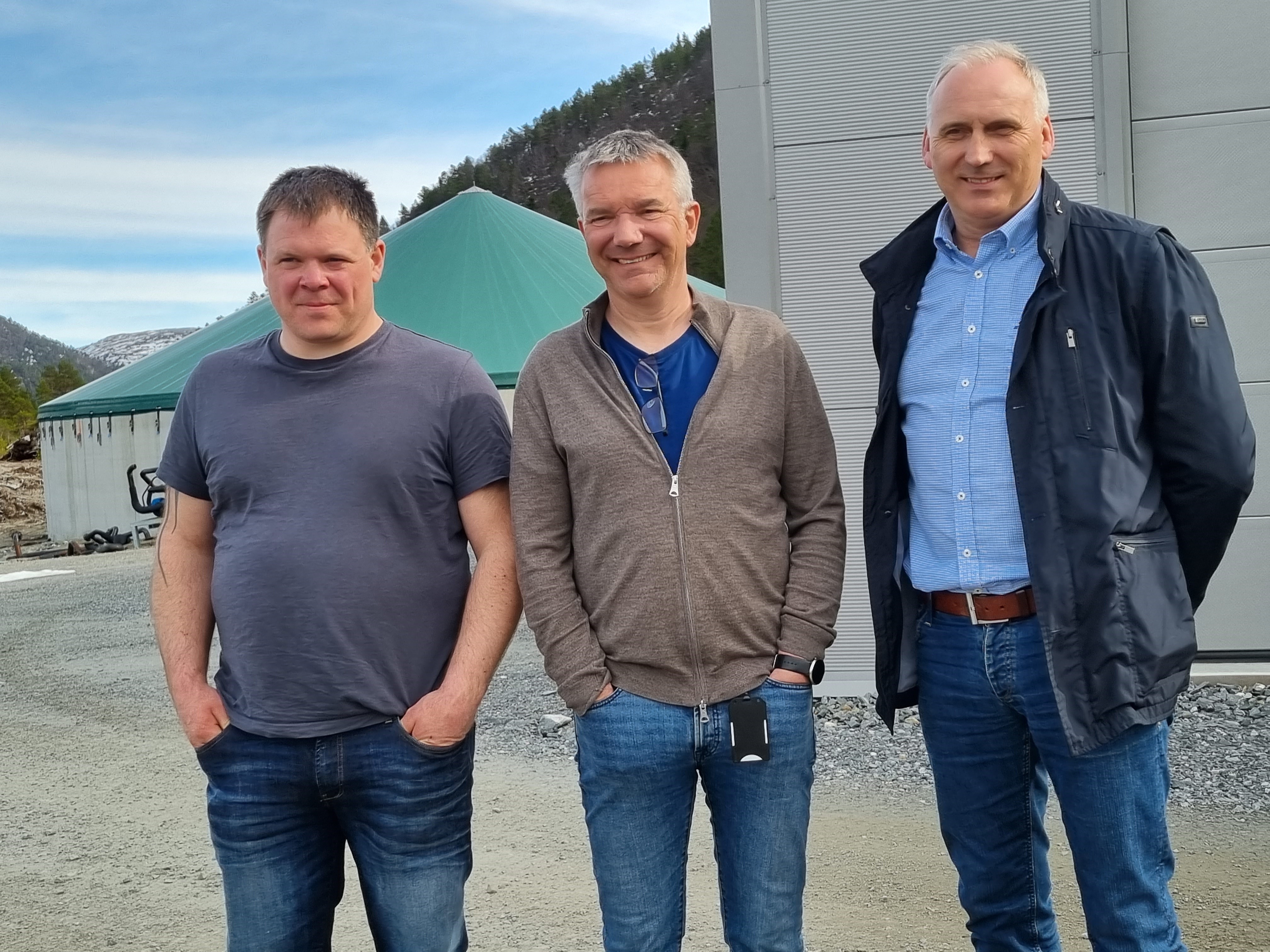 (Fra venstre): Daglig leder Roar Svanem, Thams Innovasjon v. Jan Arild Sletvold, Næringssjef Heim kommune Roger Kjørsvik