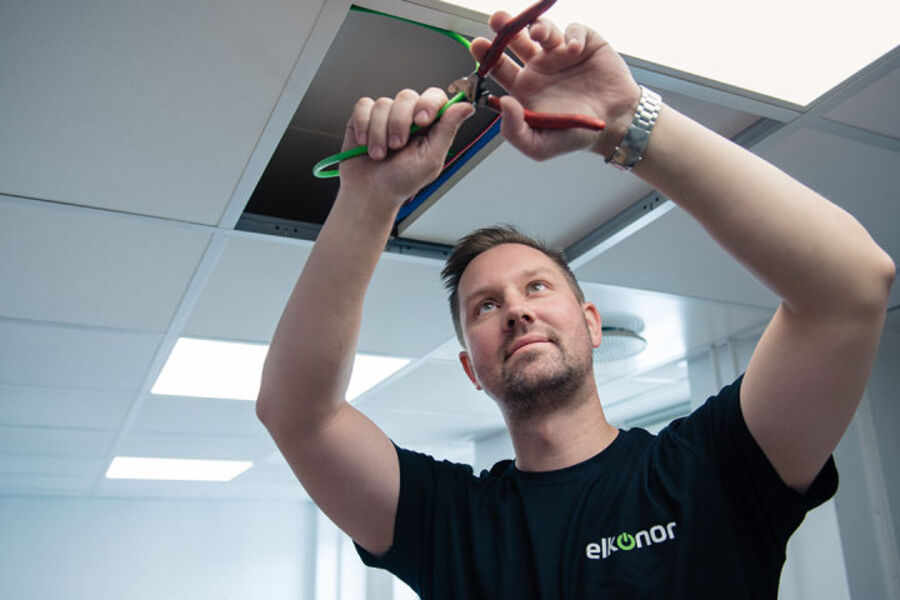 IKT Elektro besitter høy fagkompetanse på en rekke ulike spesialområder, som skiller dem ut fra mengden. – Det handler om å være gode i de markedene vi opererer i, sier daglige leder Henning Backe. Konseptet «Techin» er et godt eksempel på at selskapet tør å tenke utenfor boksen.