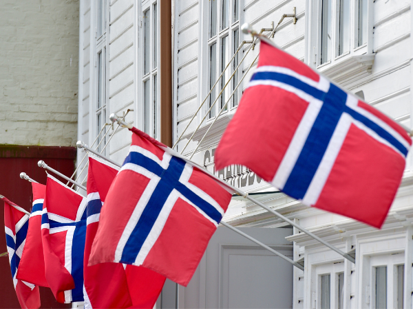 Bilde av norske flagg