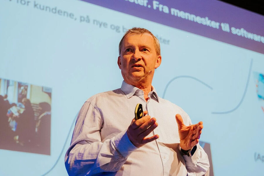 Ove Guttormsen snakket om viktigheten av å tilpasse seg kundens behov på Nelfos Teknologikonferanse 2023. Foto: Maria Sørlie