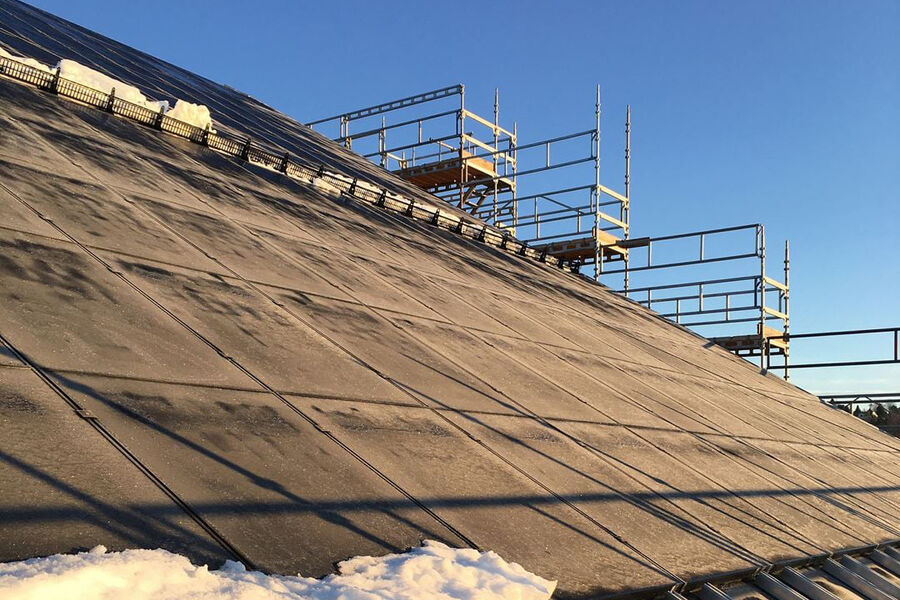 Bildet viser takkonstruksjonen bak BIPV-modulene på ZEB-laboratoriet. Foto: SINTEF Bildet viser takkonstruksjonen bak BIPV-modulene på ZEB-laboratoriet. Foto: SINTEF