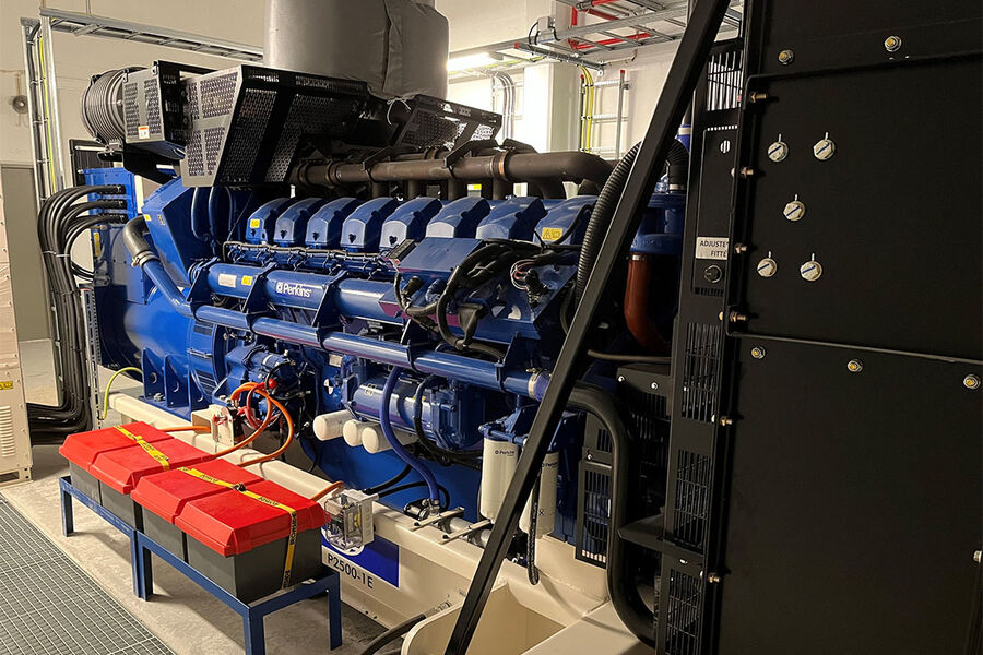 Nødkraftanlegget er et stort og komplekst maskineri som på grunn av størrelsen må inn tidlig i byggeprosessen. Det er mange utfordringer knyttet til så store installasjoner.