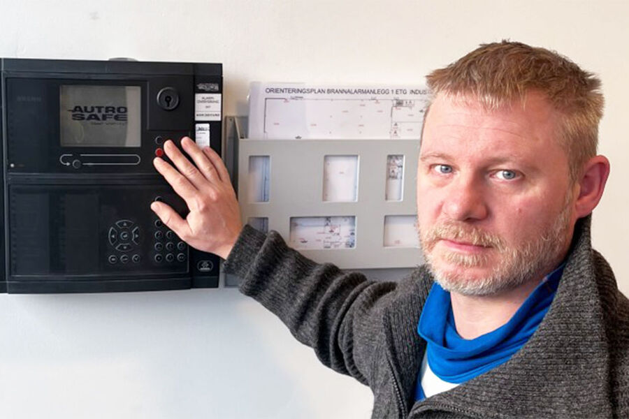 Brannalarmanlegg er trygghet sier Ante Salte Andersen. Det er eiers ansvar og sørge for kontroll og service. Foto: Øyvind Sørensen