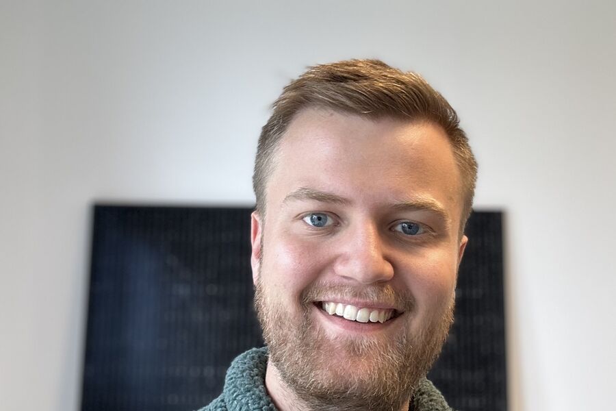 - Vi har levert rundt 100 solcelleanlegg som varierer fra snaue 4 kWp til over 280kWp siden november i fjor, og oppdragene fordeler seg jevnt mellom private og næringsdrivende, forteller Sol-Krafts daglige leder Bjarte Aarstad.