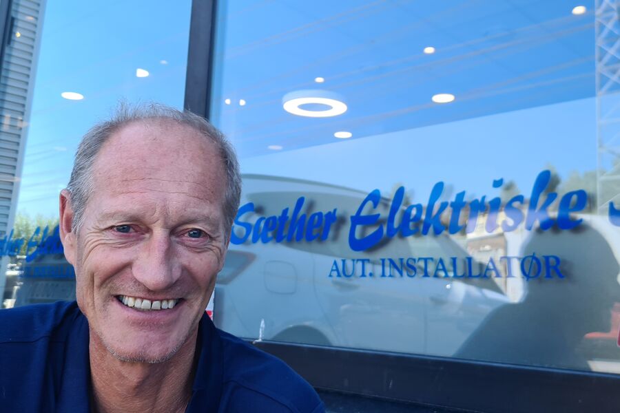 – Skal vi øke rekrutteringen til faget må vi allerede på ungdomsskolenivå påvirke jenter og gutter til å velge elektrofagutdannelse, sier installatør og prosjektleder Jan Erik Thoresen i Sæther Elektriske AS på Skedsmokorset.