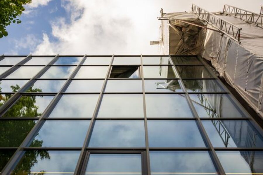 Enova styrker satsingen på energieffektivisering i yrkesbygg og boligselskap. Foto: Enova SF